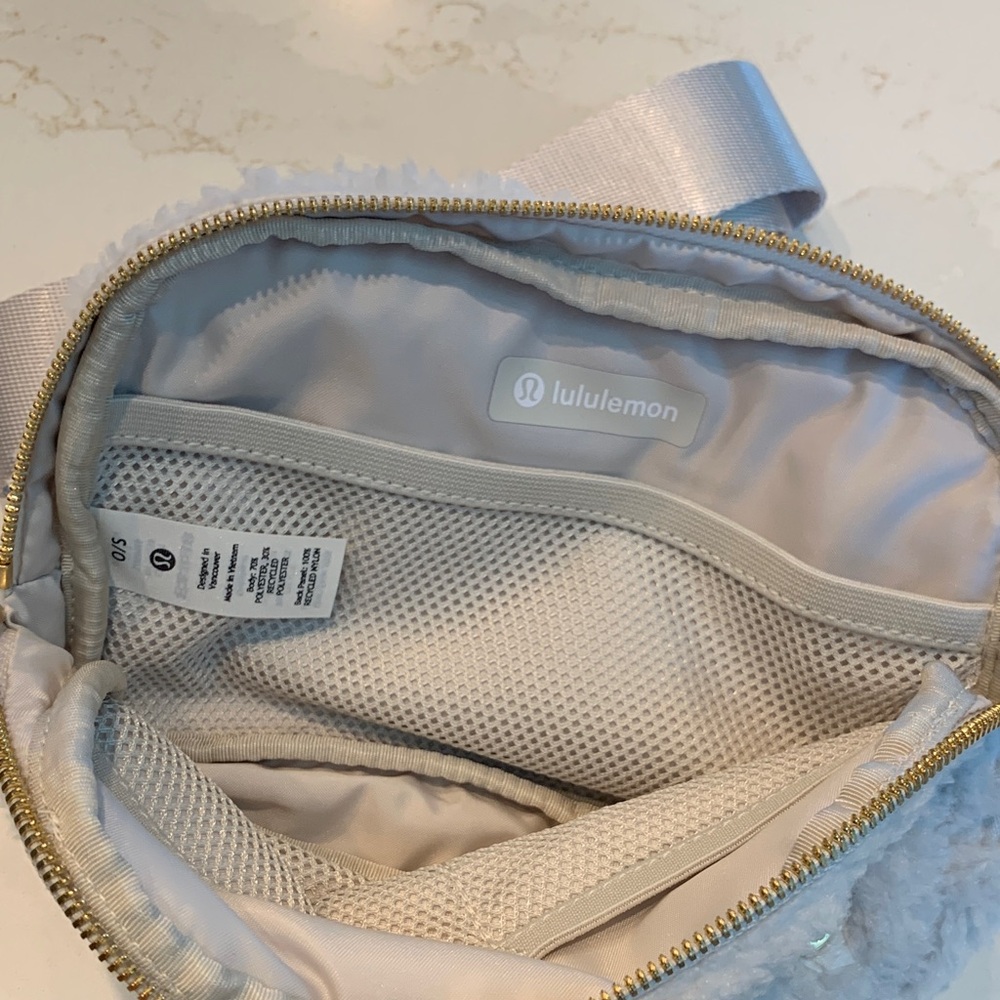 NWT LuLuLemon Everywhere Belt Bag Creme Fleece in Creme color - Picture 6 of 9